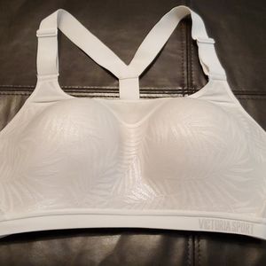 Victorias Secret Incredible lightweight sports bra
